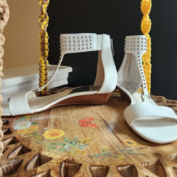 MICHAEL Michael Kors White Sandals with Silver Accents - Picture 2 of 7